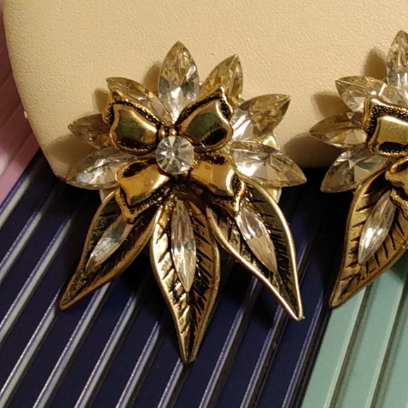 Maryjane Floral Crystal Large Clip On Earrings - Picture 2 of 4